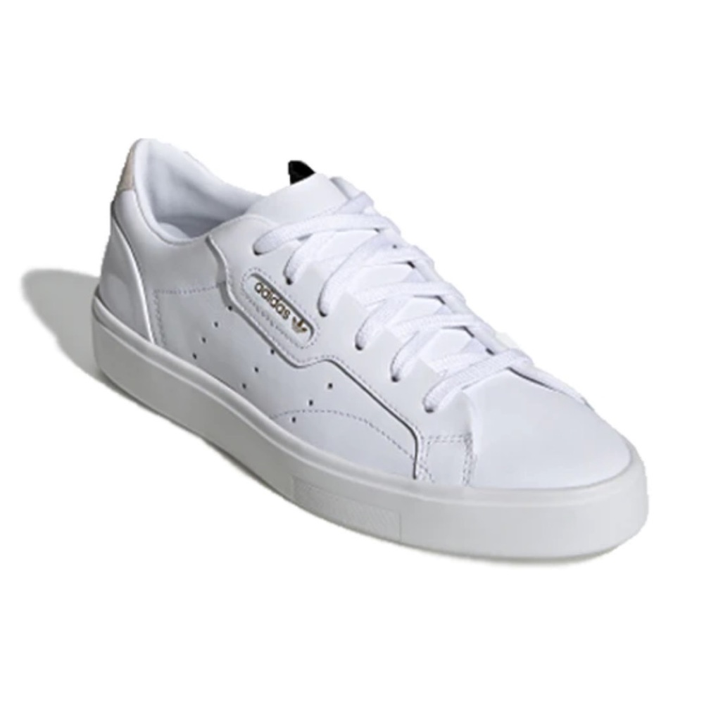 Adidas Sleek Crystal White sneakers in size 8 women. EUC